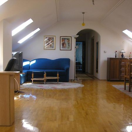 Ferienwohnung Suncano Potkrovje U Centru Skopje Exterior foto